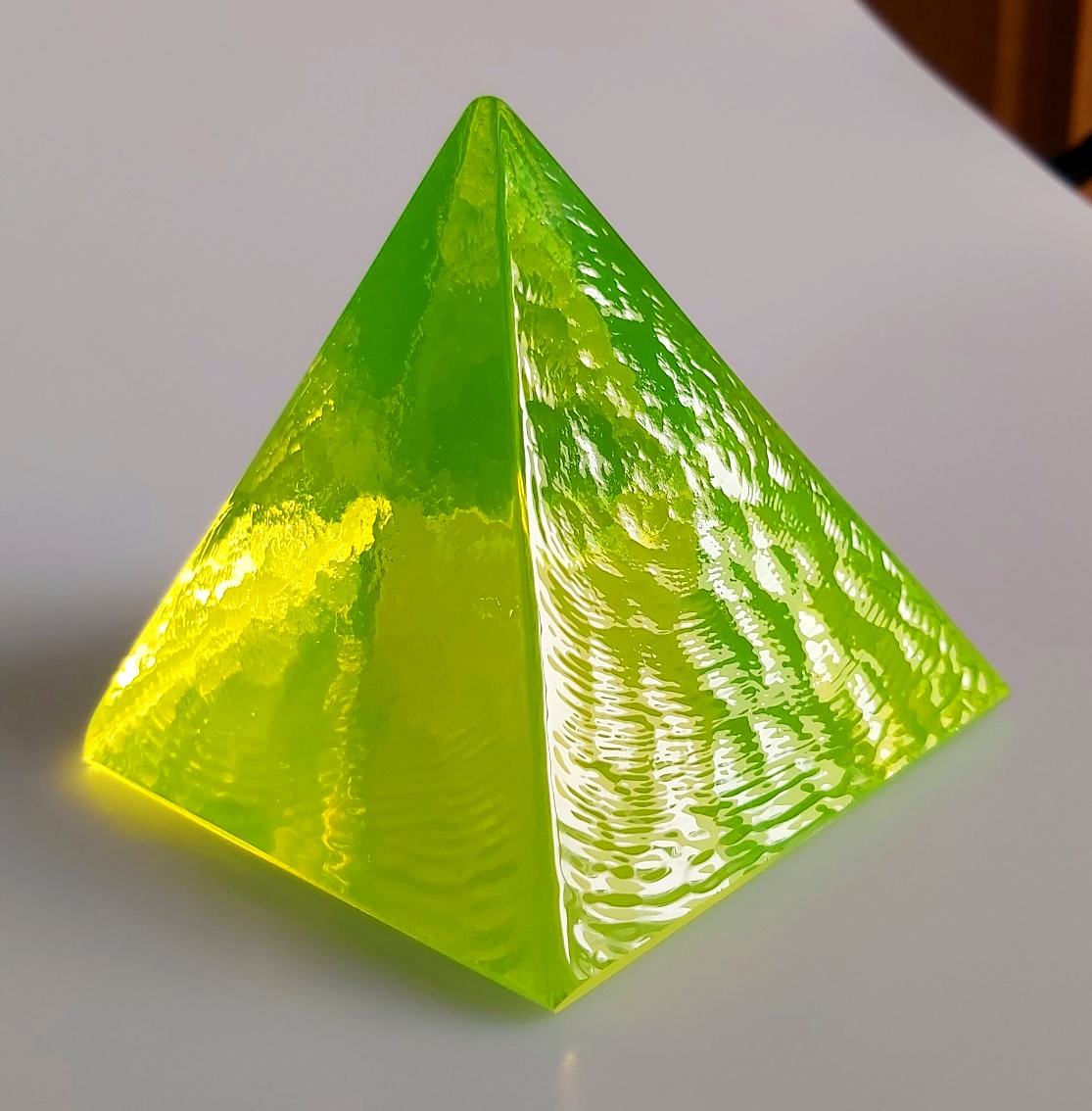 uranium pyramid 90x90x90 - raw