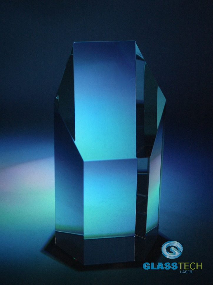 Glass trophy-6 eges - M