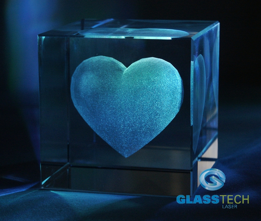 3D heart in glass cube 60 mm                 