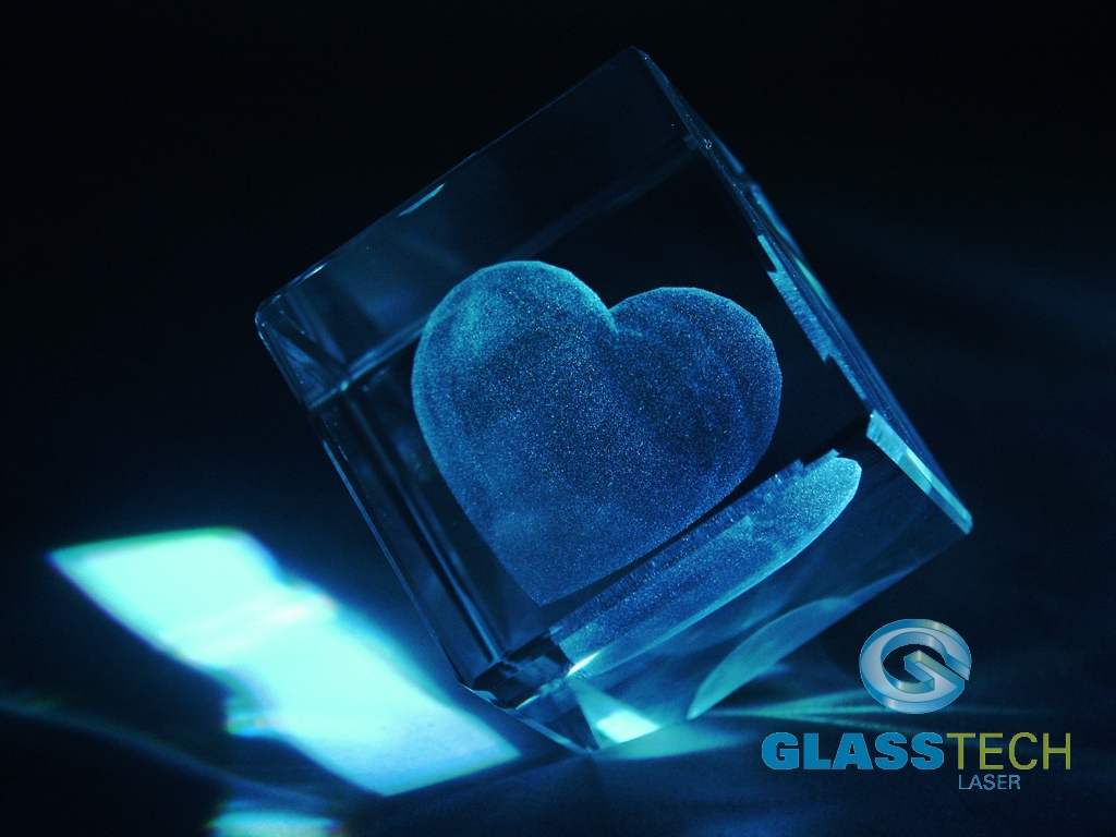 3D heart in glass cube 80 mm with the flat